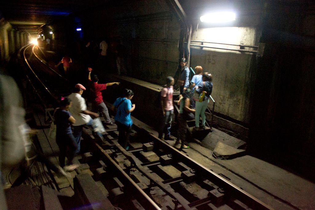 photo FALLA DEL METRO-CHACAO -CHACAITO20150726 JACOB ATIRCOPY OSORIO 0036_zps1r0ch0z3.jpg