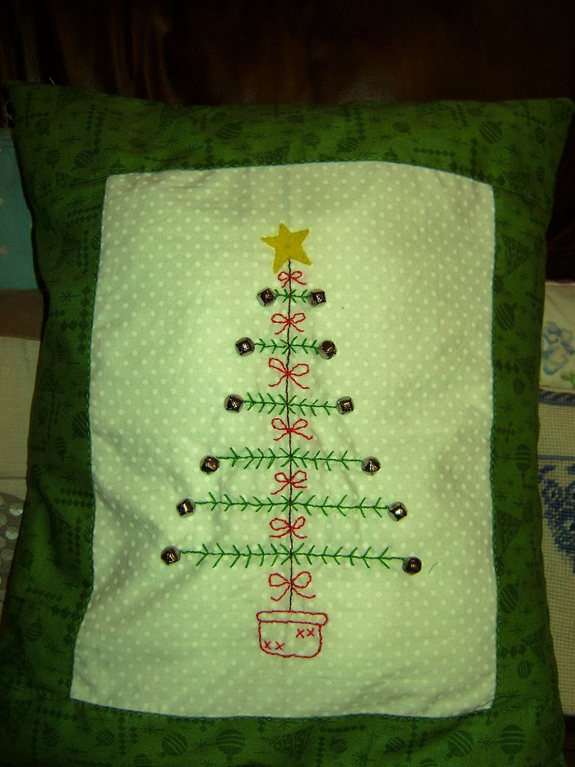 Christmas%20cushion_zpspoesnncq.jpg