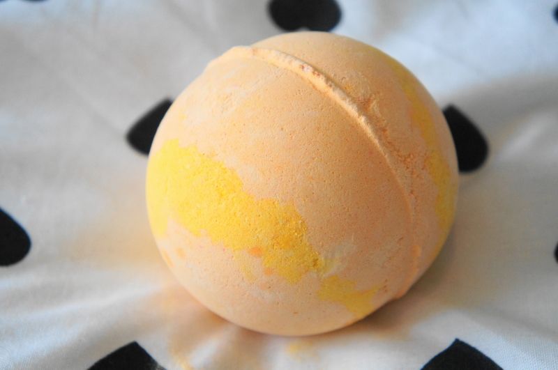 Blog of Shadows: Lush X-mas Review: The Enchanter Bath Bomb