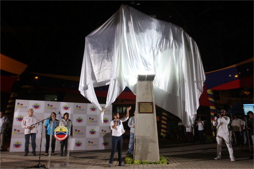 Este es el monumento a la paz que fue develado en la plaza Candelaria (+Fotos)